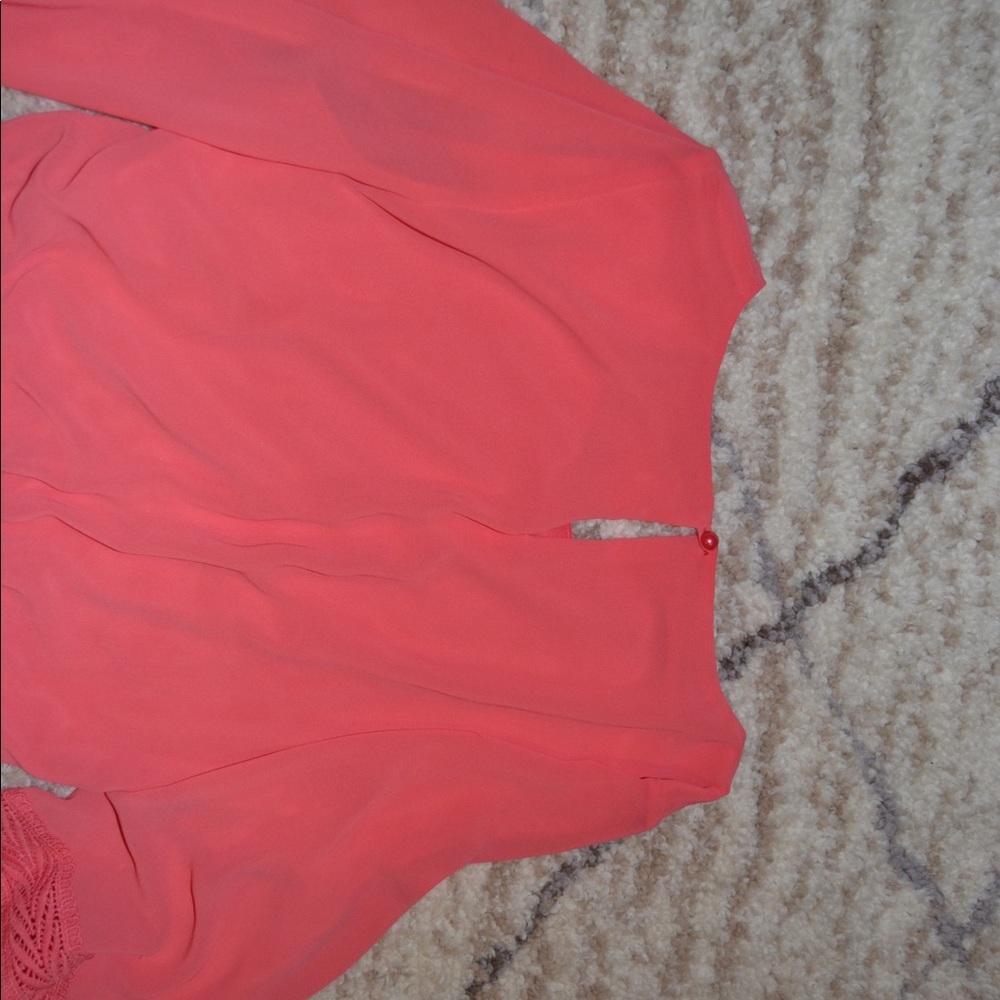 •Pretty Coral Blouse• - Picture 3 of 3